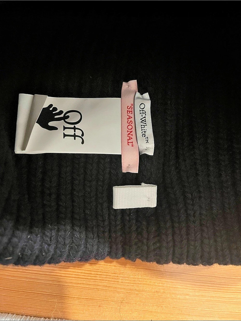 Off-White Arrow Ribbed Beanie Black Wool - Picture 2 of 3